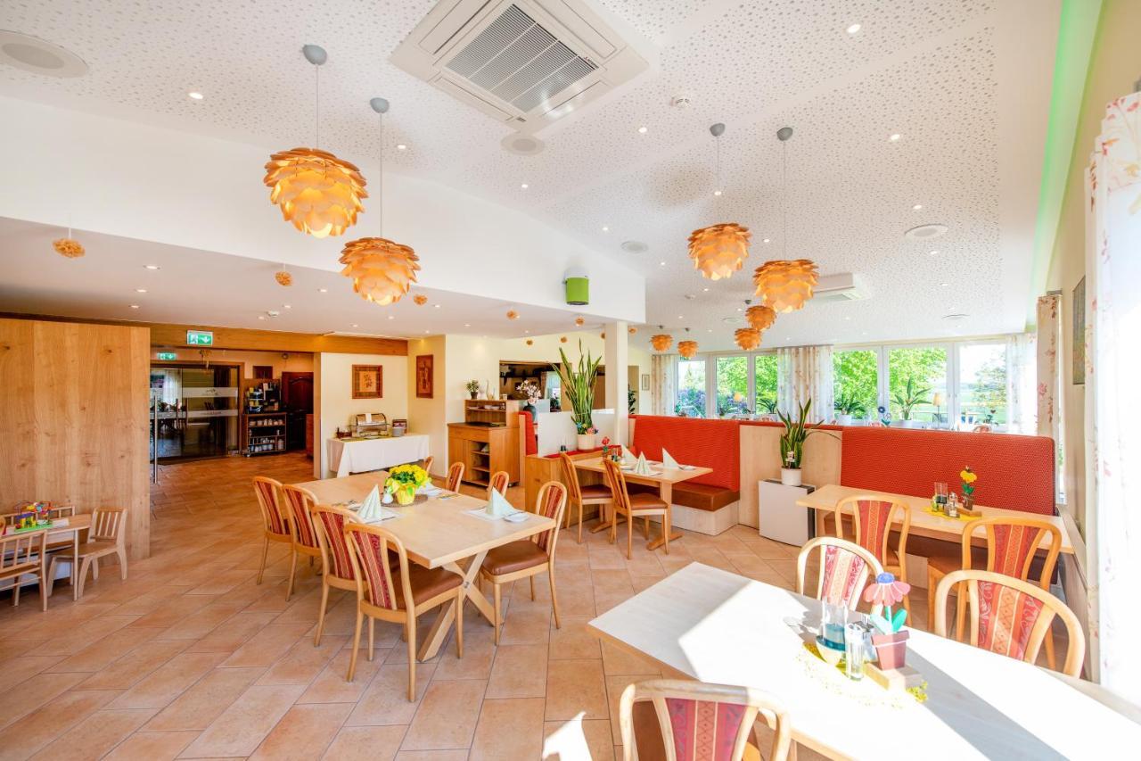 Waldesblick, Hotel-Restaurant Lahr  ภายนอก รูปภาพ